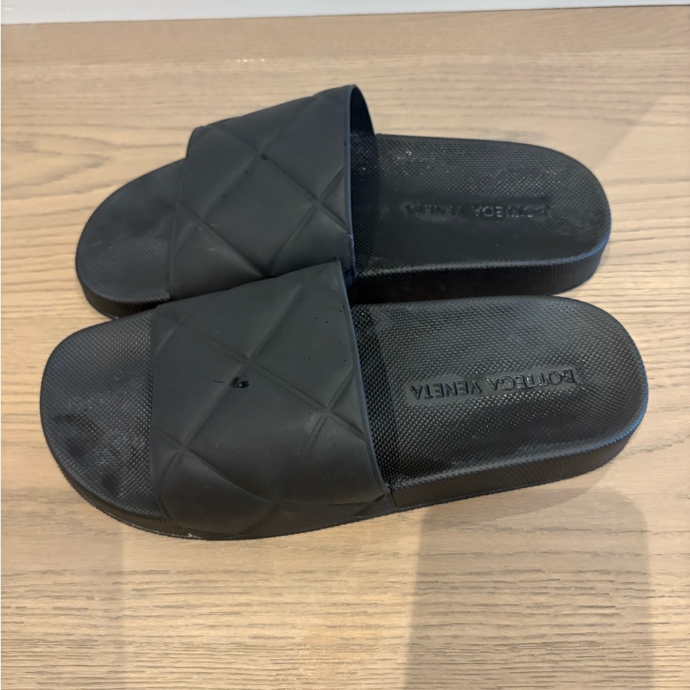 Bottega Veneta Black Quilted Sandals - Picture 6 of 11